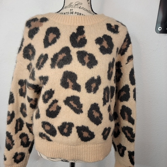 Victoria's Secret Pink XS Sweater V-Back Neck Animal Print Fuzzy - Picture 1 of 9